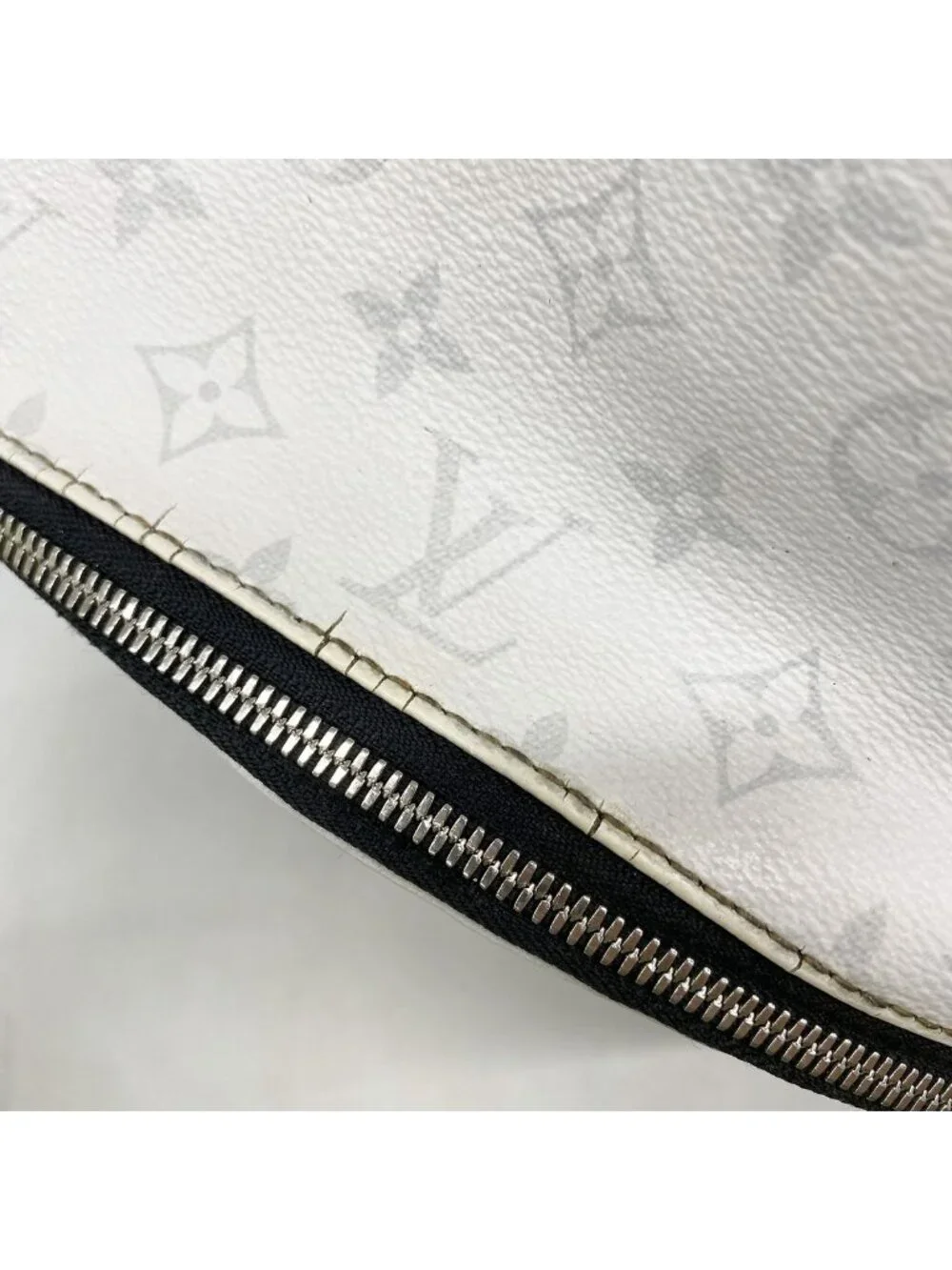 Louis Vuitton Backpack Taigarama Discovery PM Blanc